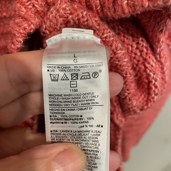 Old Navy Women's Coral V-Neck Sweater - Picture 3 of 5